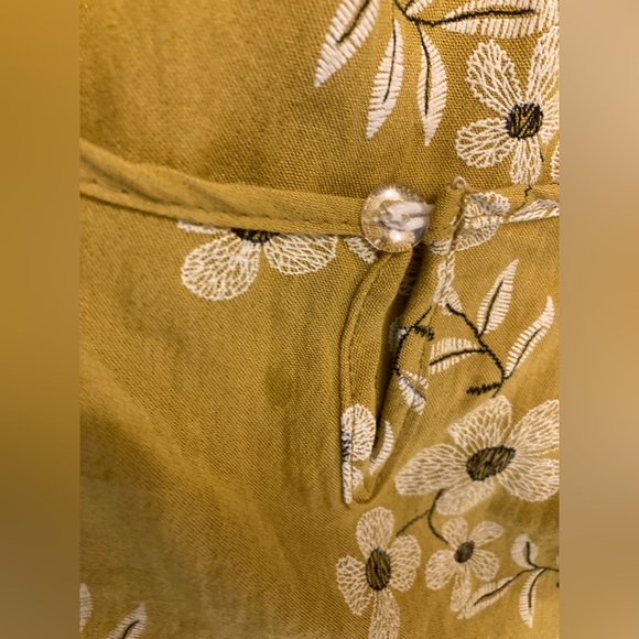 A13 Yellow Floral Blouse Daisy Embroidered Front Tie Top Short Sleeve sz Small - Picture 11 of 12